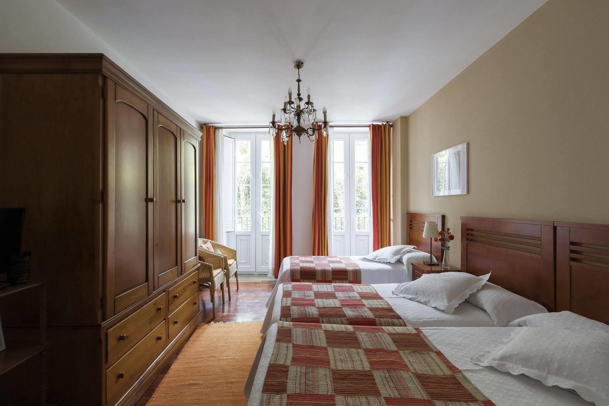 Hostal La Carballinesa Сантяго де Компостела Екстериор снимка