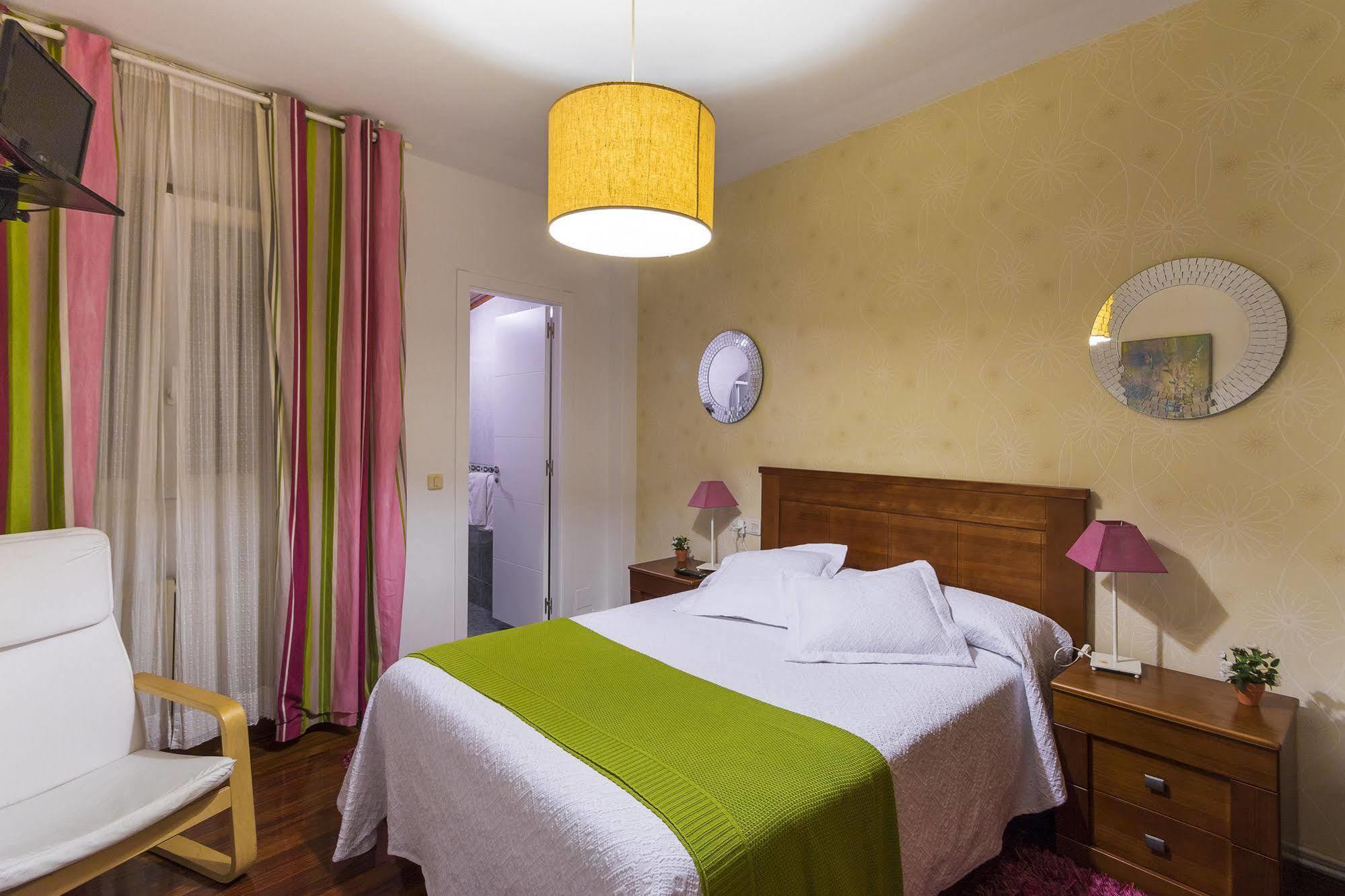 Hostal La Carballinesa Сантяго де Компостела Екстериор снимка