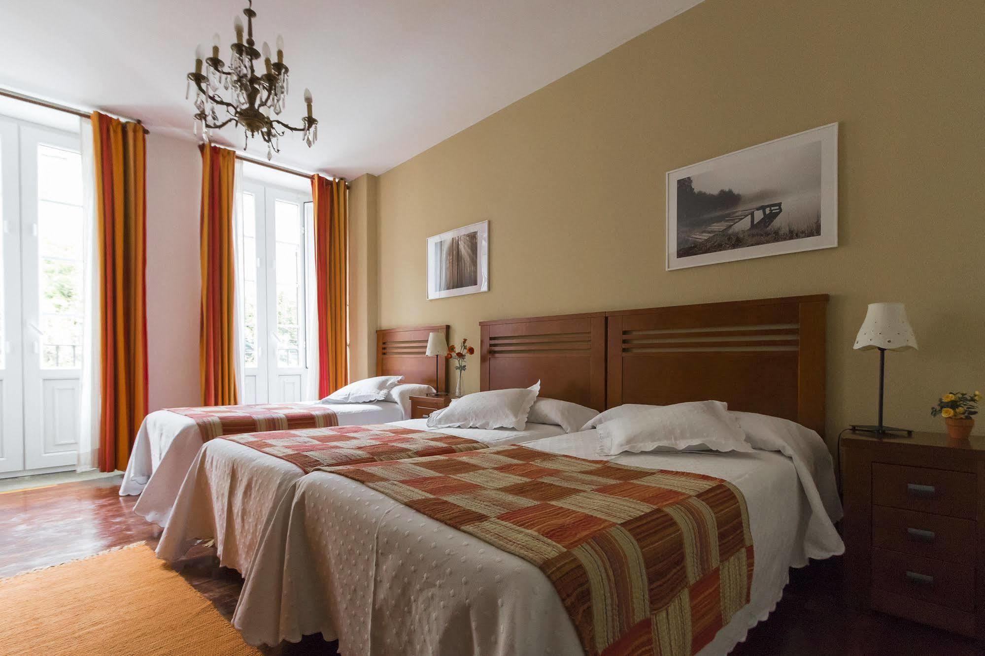 Hostal La Carballinesa Сантяго де Компостела Екстериор снимка